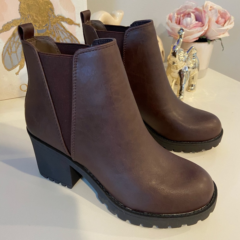 Soda chelsey boot
